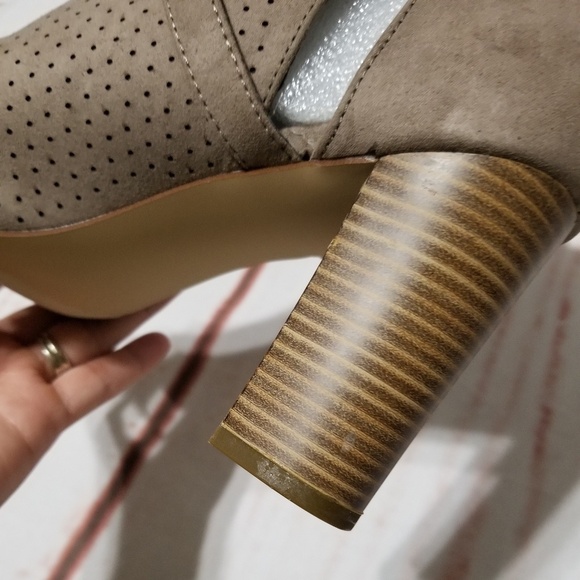 Madden NYC Bryin Taupe Women's Booties - Picture 8 of 8